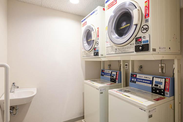【コインランドリー】長期宿泊に便利なコインランドリーをご用意。