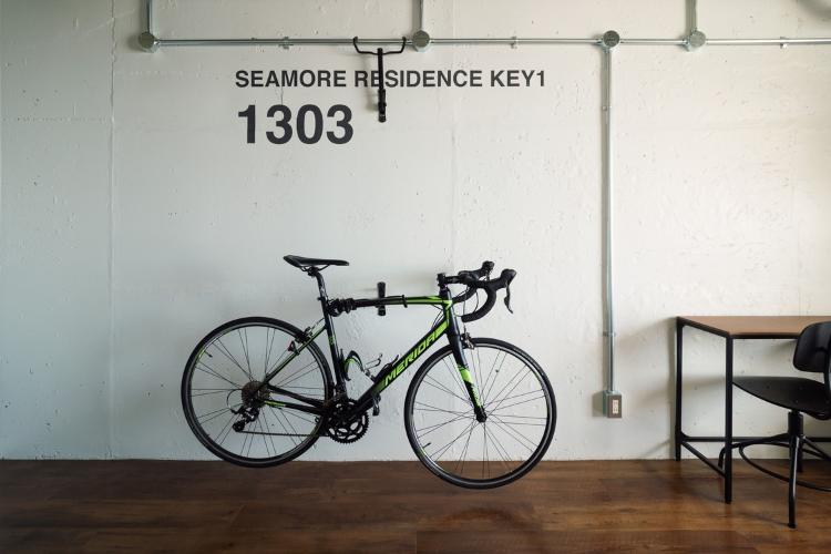 【お部屋】R1303号室(オーシャンビュートリプル)お部屋にはバイクハンガーも付いてます。