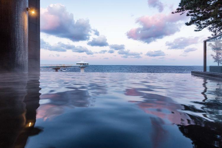 【温泉】ホテルシーモアの露天風呂(三段の湯）