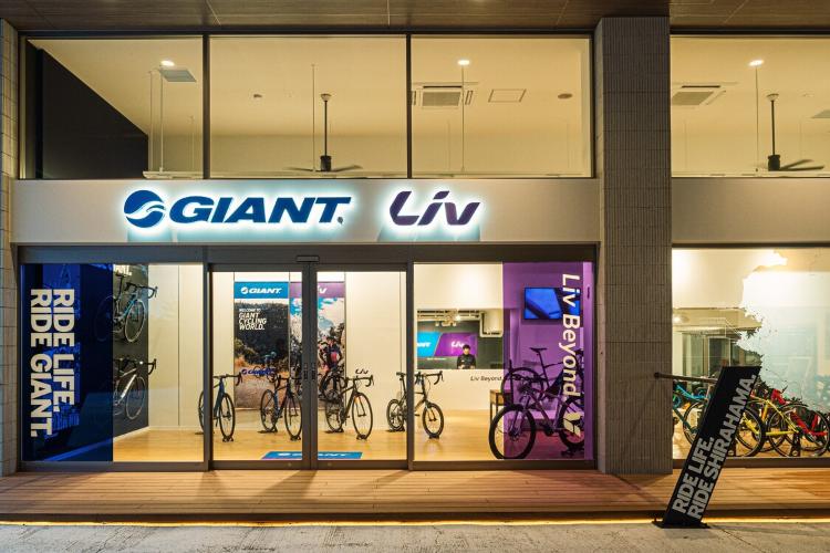 【施設】当館隣にあるジャイアントストア 