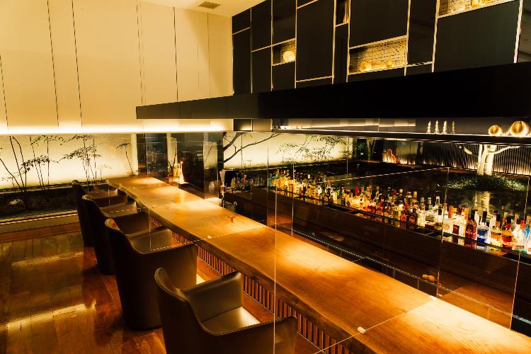 BAR【マレ・ドール】ラグジュアリーな空間で、町の喧騒を忘れてゆったりとした夜をお過ごしください。