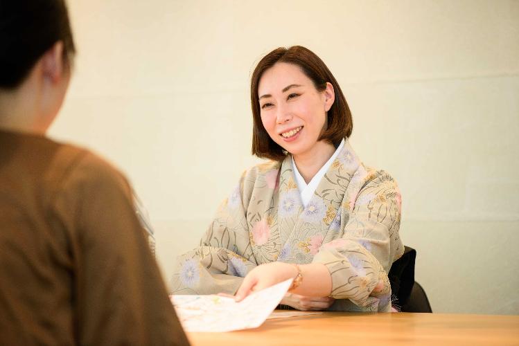 【クラブラウンジスタッフ】観光案内からお食事のご予約までお気軽にご相談くださいませ