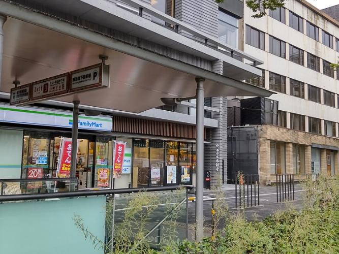 地下鉄東西線「京都市役所前駅」ゼスト御池地下街3番出口から徒歩すぐです