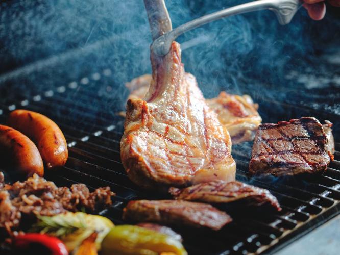夕食はイタリアンBBQ専用グリルで焼く・温めるだけのかんたん調理！