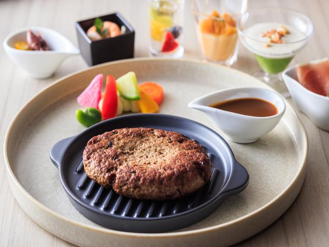 初夏のハーフブッフェ【ハンバーグ BBQソース】黒毛和牛と黒豚を使用した贅沢なハンバーグです。
