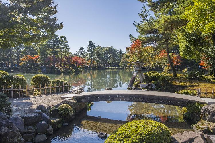 【兼六園】兼六園ことじ灯篭。ホテルより徒歩約7分