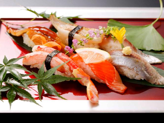 【加賀料理まほろば】 旬魚握り盛り合わせ