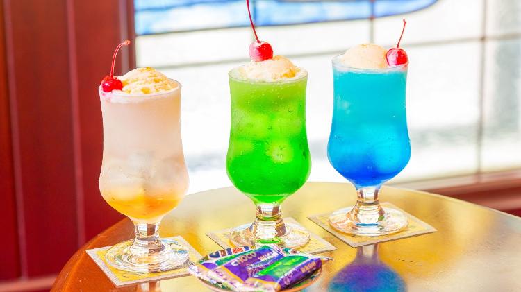 ティーラウンジ「パルティ」でクリームソーダをお召し上がりいただけます。