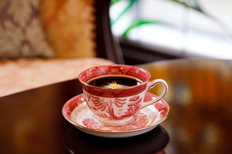 【ラウンジ】金箔コーヒーで優雅なひとときを　