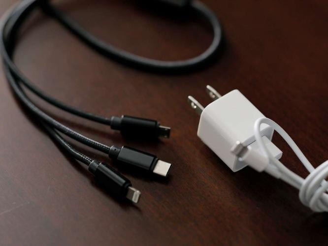 【貸出用品】各種充電器はフロントにてお貸出しをしております