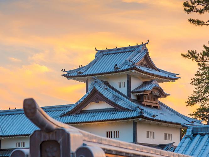 夕焼けが美しい金沢城