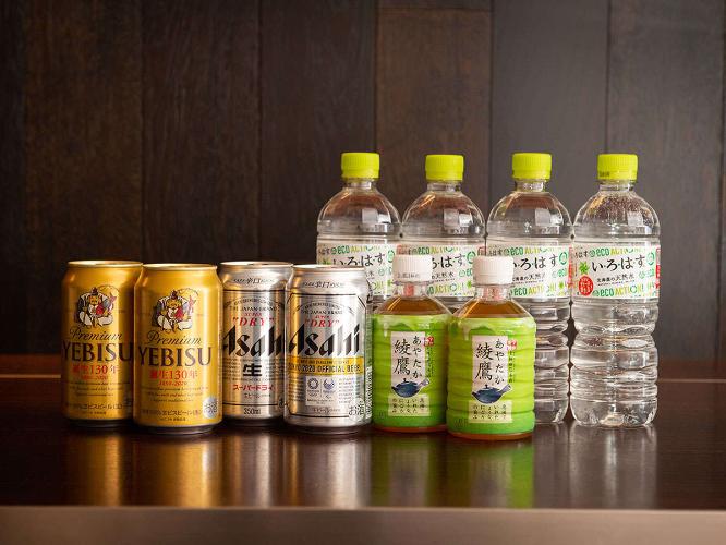 【サービスドリンク】客室冷蔵庫内には、缶ビールやミネラルウォーターなどをご用意。※画像は2名様分