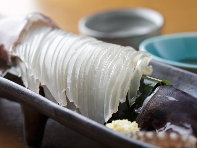 【夕食or朝食追加料理】函館名物！活イカのお造りはコリコリ食感が絶品です（3日前迄要予約／時価）