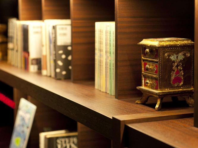 【のぐち文庫】ここにあるのは、読書家の当館オーナーが厳選した蔵書たち。