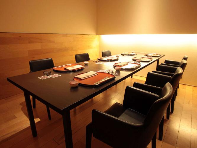【食事処SHIOSAI】コチラの会場では、8名様でもご用意できる広めの個室席がございます。