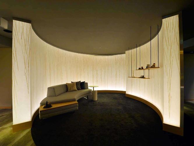 【MAHORA SPA 宙 -sora-】光の壁のエントランスがお出迎え