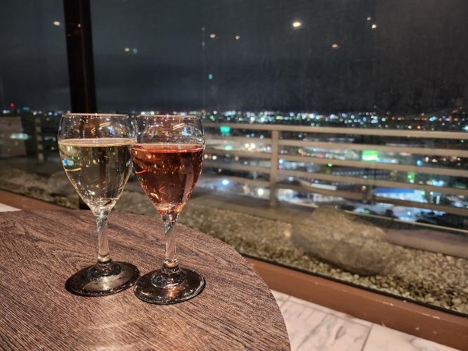 【SKY SALON BOUKYOU】スパークリングワインも飲み放題でご用意しております。