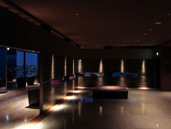 【SKY SALON BOUKYOU】大浴場の入り口横にある寛ぎの空間。お連れ様との待ち合わせ場所にも。