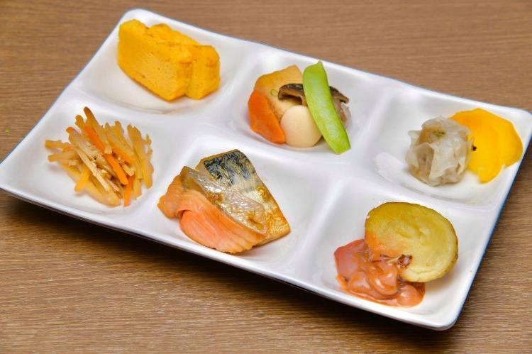 朝食盛り付け例