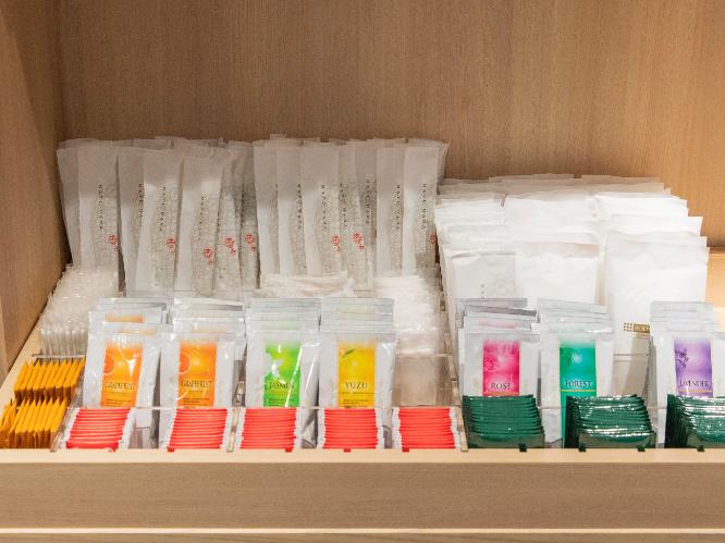 【アメニティ】歯磨きセット、カミソリといったものから、入浴剤もご用意しております。無料コーヒも♪