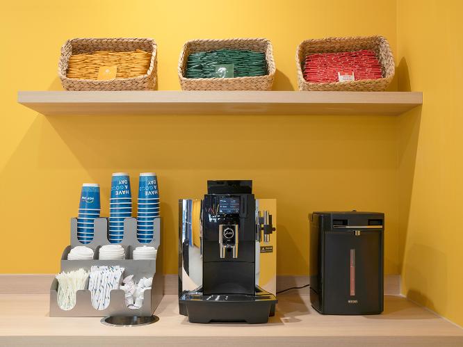 【アメニティバー】歯ブラシセットやカミソリをはじめ、入浴剤もご用意！ホットコーヒーも無料♪