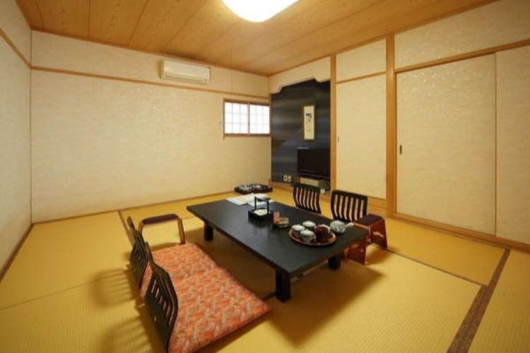 【お部屋】【源泉露天風呂付和洋室/海を臨む】別荘タイプ/60平米/6名迄　Bタイプ和室