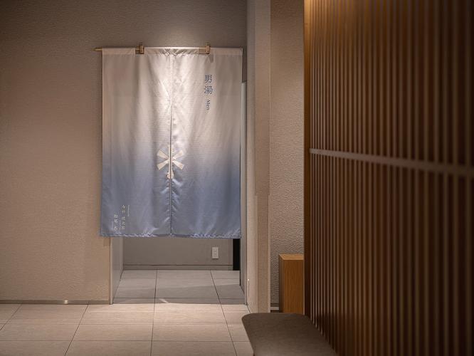 男湯入口｜こだわり抜いたサウナと大浴場への入り口
