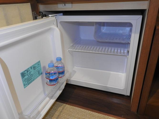 客室備品　冷蔵庫