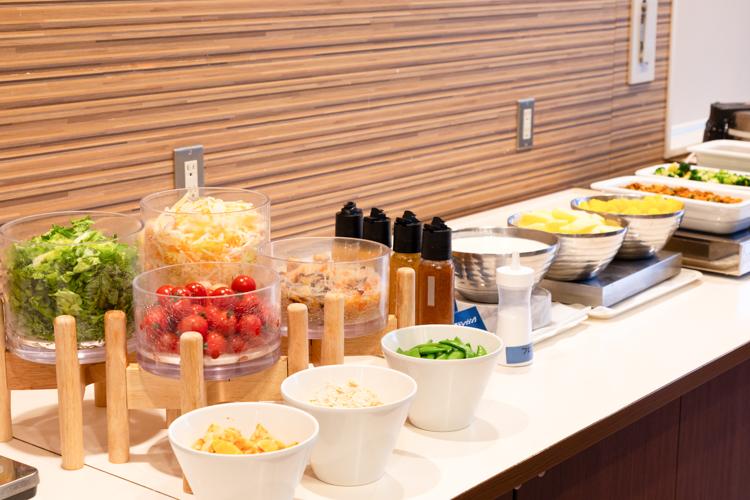【無料朝食サービス】サラダ提供イメージ