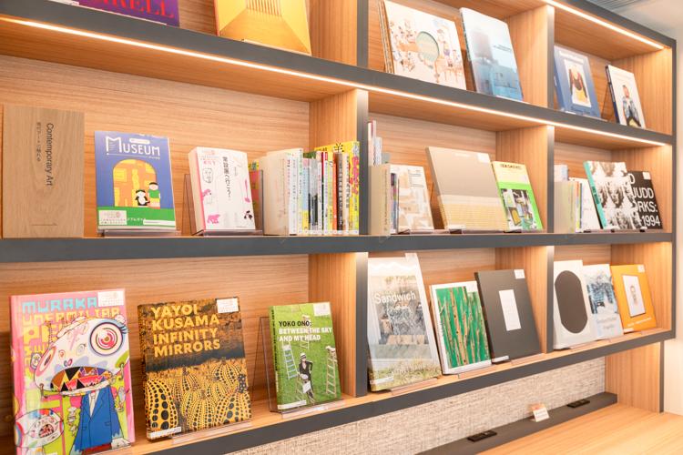 【ライブラリーカフェ】プロが選書した書籍をお楽しみいただけます