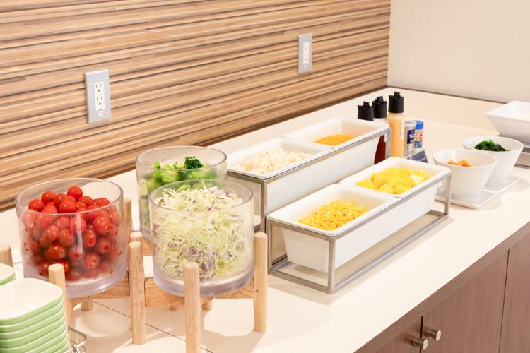 【無料朝食サービス】サラダ提供イメージ
