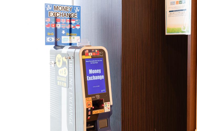 【外貨両替機】ロビースペースに設置しております。