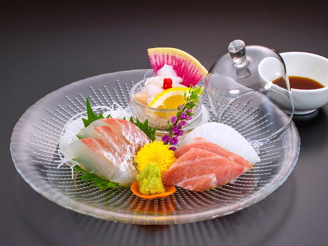 【季節の会席料理】庄内浜の鮮魚と鮪　盛り合わせ（2025年9月末迄）
