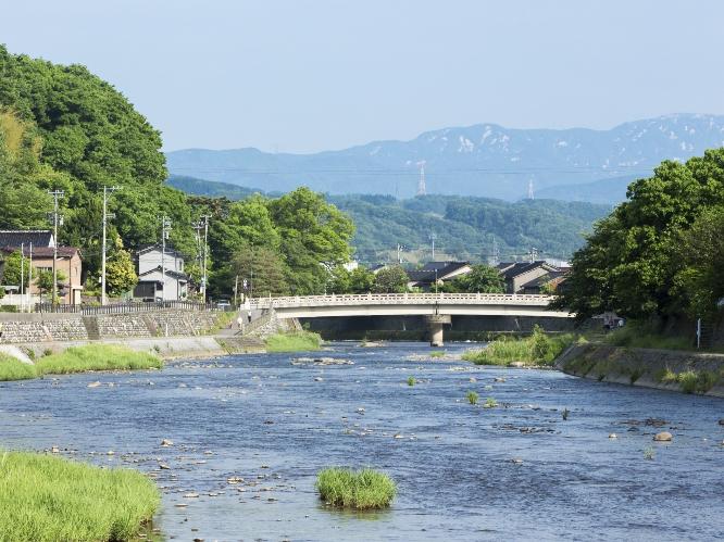 浅野川　天神橋、梅の橋、浅野大橋から見る浅野川はいろんな顔を見せてくれます。