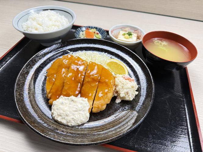 夕食（有料定食）チキン南蛮