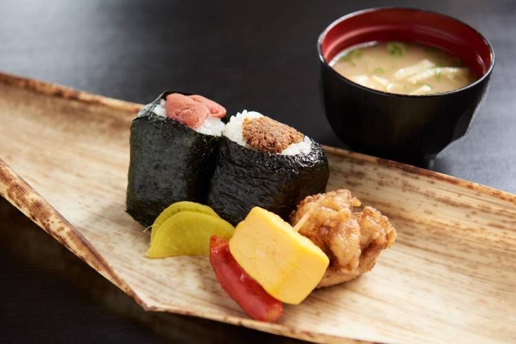 宿泊者の皆様におにぎり&唐揚げセット朝食付!