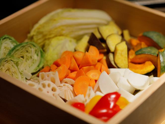 【朝食ブッフェ】  加賀野菜などの地元食材を中心に取り揃えた「蒸し野菜」は、野菜本来のおいしさをより感じていただけるメニューです。