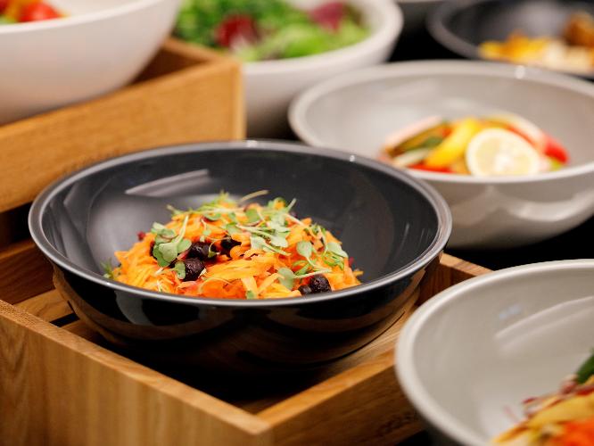 【朝食ブッフェ】  地元野菜を使用した手作りサラダをご用意しております。