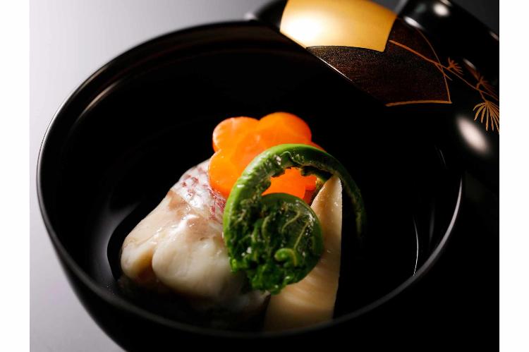 【季節のディナーコース】お料理一例  真鯛の唐蒸し