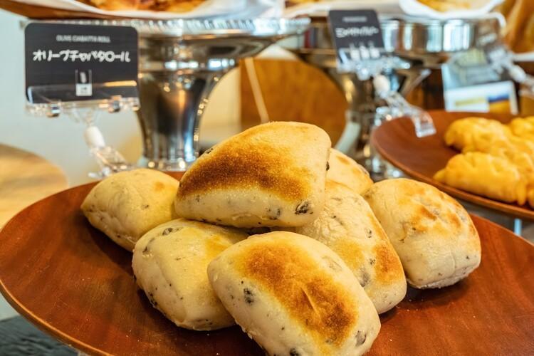 【朝食】オリーブの塩っ気とバターのリッチな風味の絶妙な組み合せ