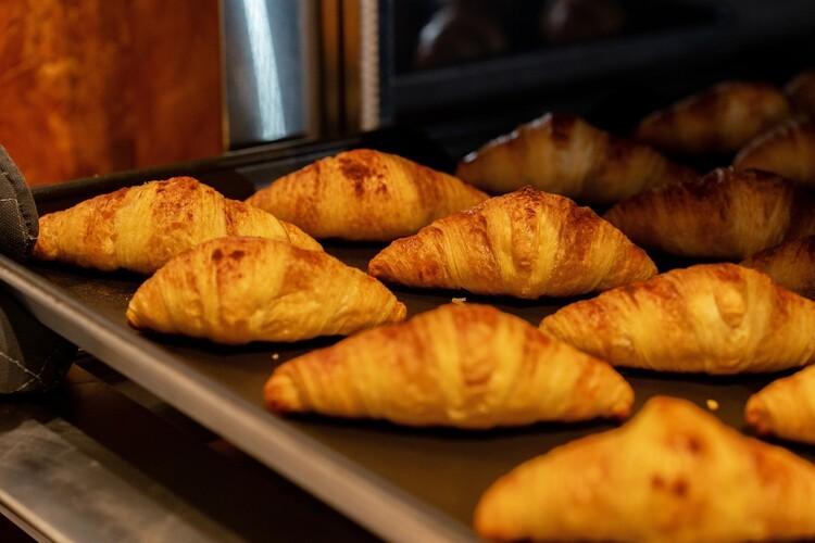 【朝食】外はサクサク、中はしっとりの完璧なクロワッサン