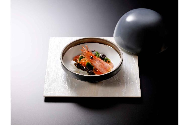 【季節のディナーコース】お料理一例  白魚と甘エビカクテル　キャビアといくら添え