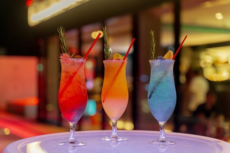 【シースループール】利用料には、トロピカルドリンクが含まれています