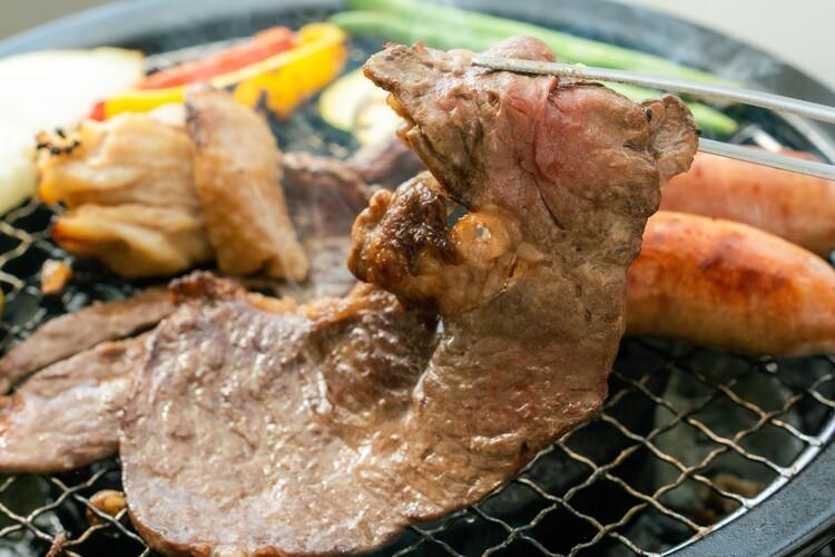 【バー】焼きたての肉の豊かな香りと味わい
