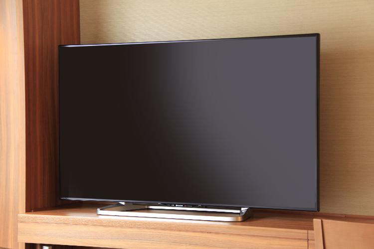 客室テレビ　ツインルームは50型、シングル/ダブルルームは40型を 設置しております。