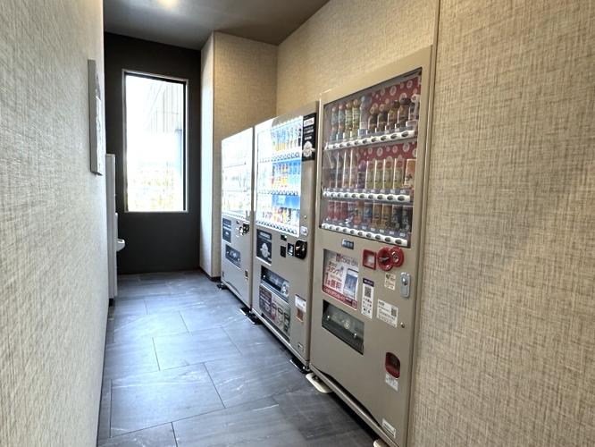 自動販売機・製氷機  1Fに設置しております。