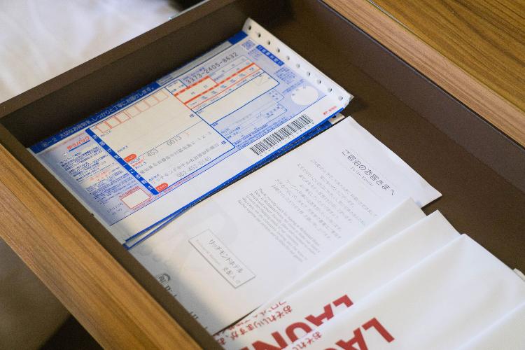 お部屋に「ゆうパック」の伝票がございます。