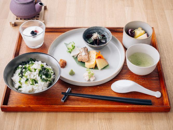 季節の朝食｜2025夏　和食メニュー「あおさの出汁茶漬けと旨みたっぷりの焼き魚」セット