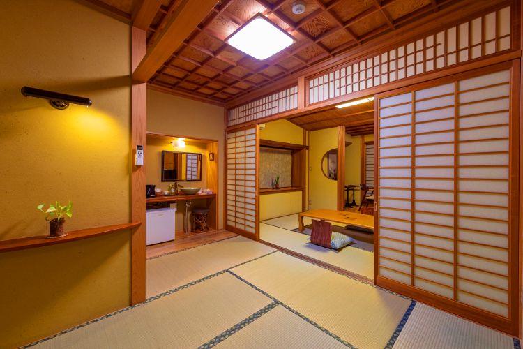 客室例：木のぬくもりを感じながら・・・