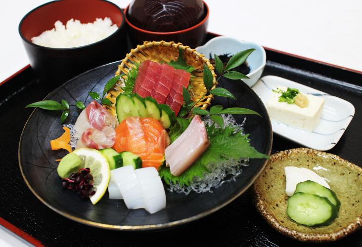館内レストラン「シーアマーレ」17時から22時(ラストオーダ21：30)